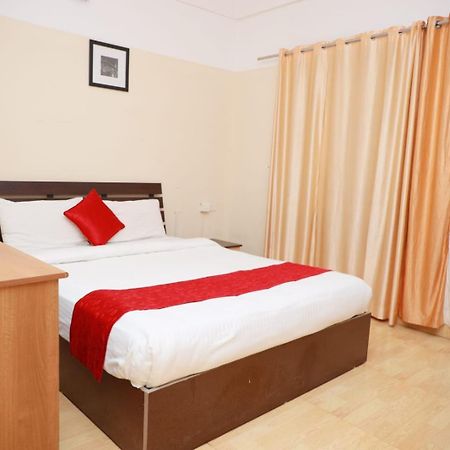 Hotel Tayas Trippapur Bagian luar foto