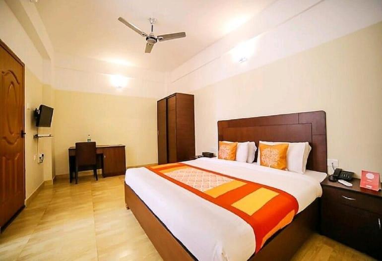 Hotel Tayas Trippapur Bagian luar foto
