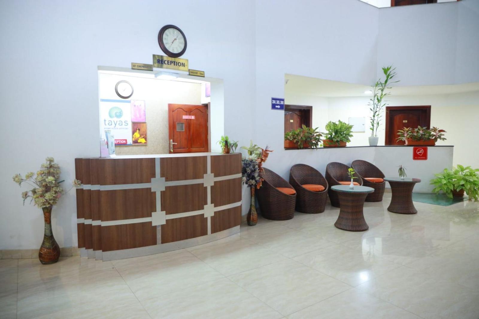 Hotel Tayas Trippapur Bagian luar foto