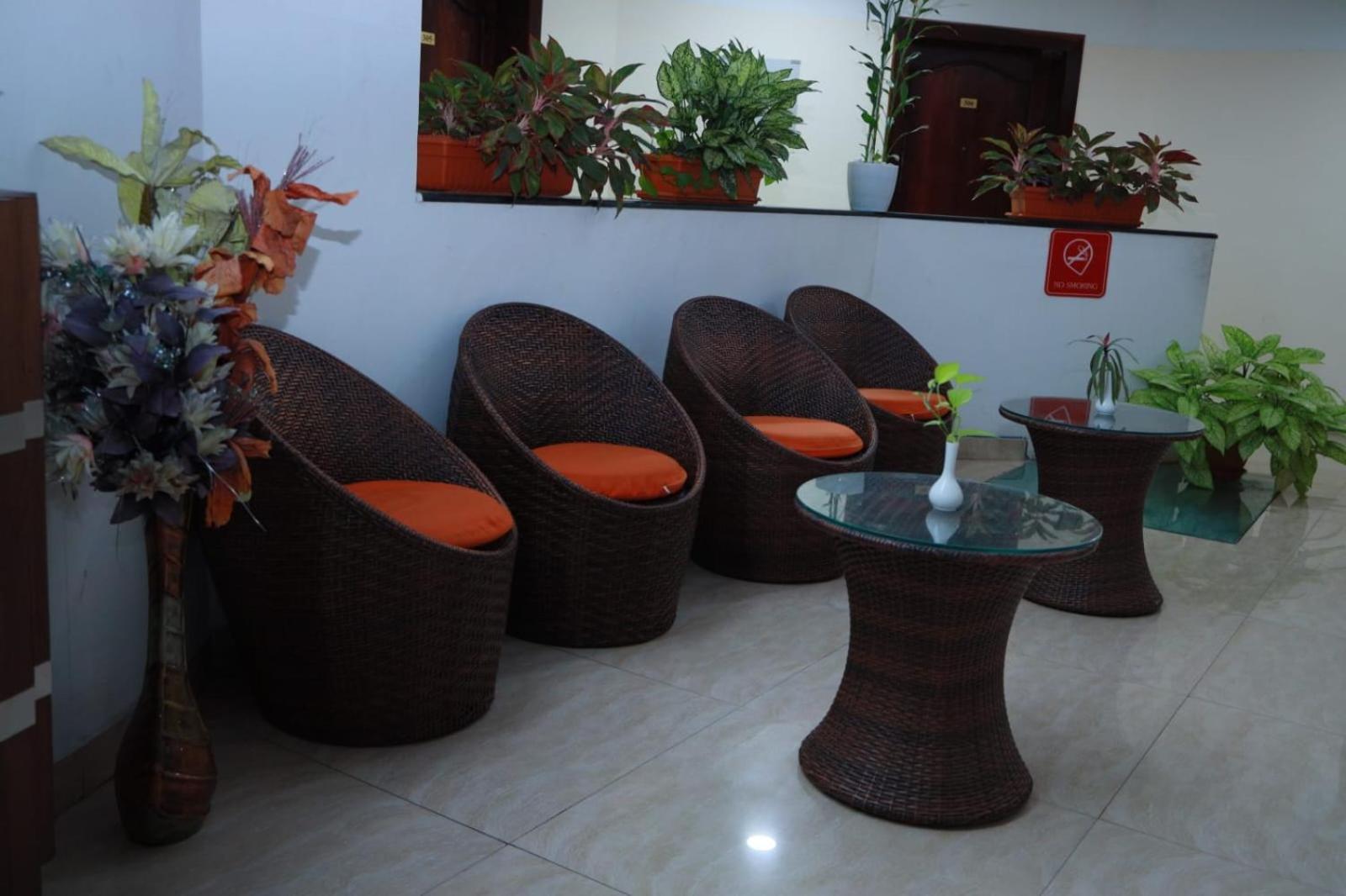 Hotel Tayas Trippapur Bagian luar foto