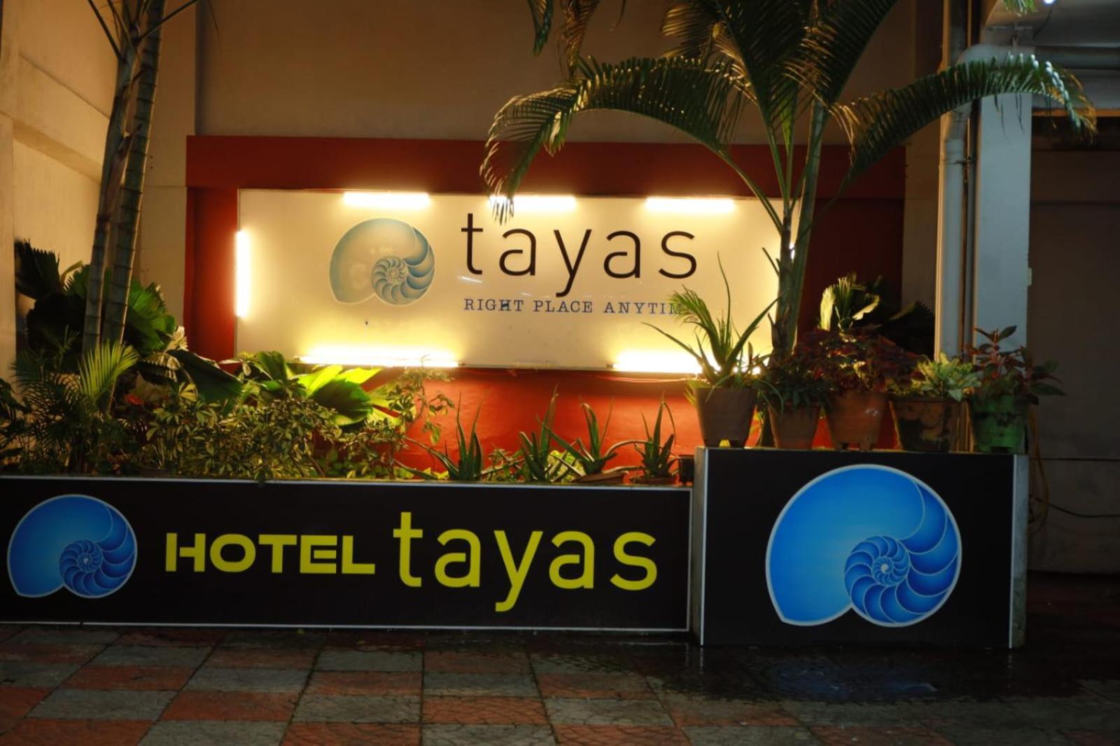 Hotel Tayas Trippapur Bagian luar foto
