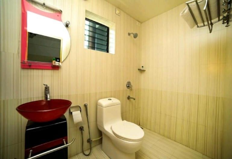 Hotel Tayas Trippapur Bagian luar foto