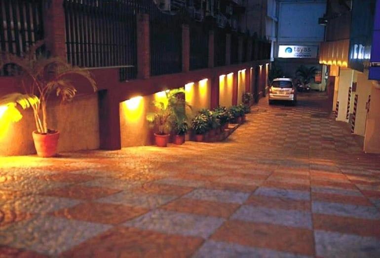 Hotel Tayas Trippapur Bagian luar foto
