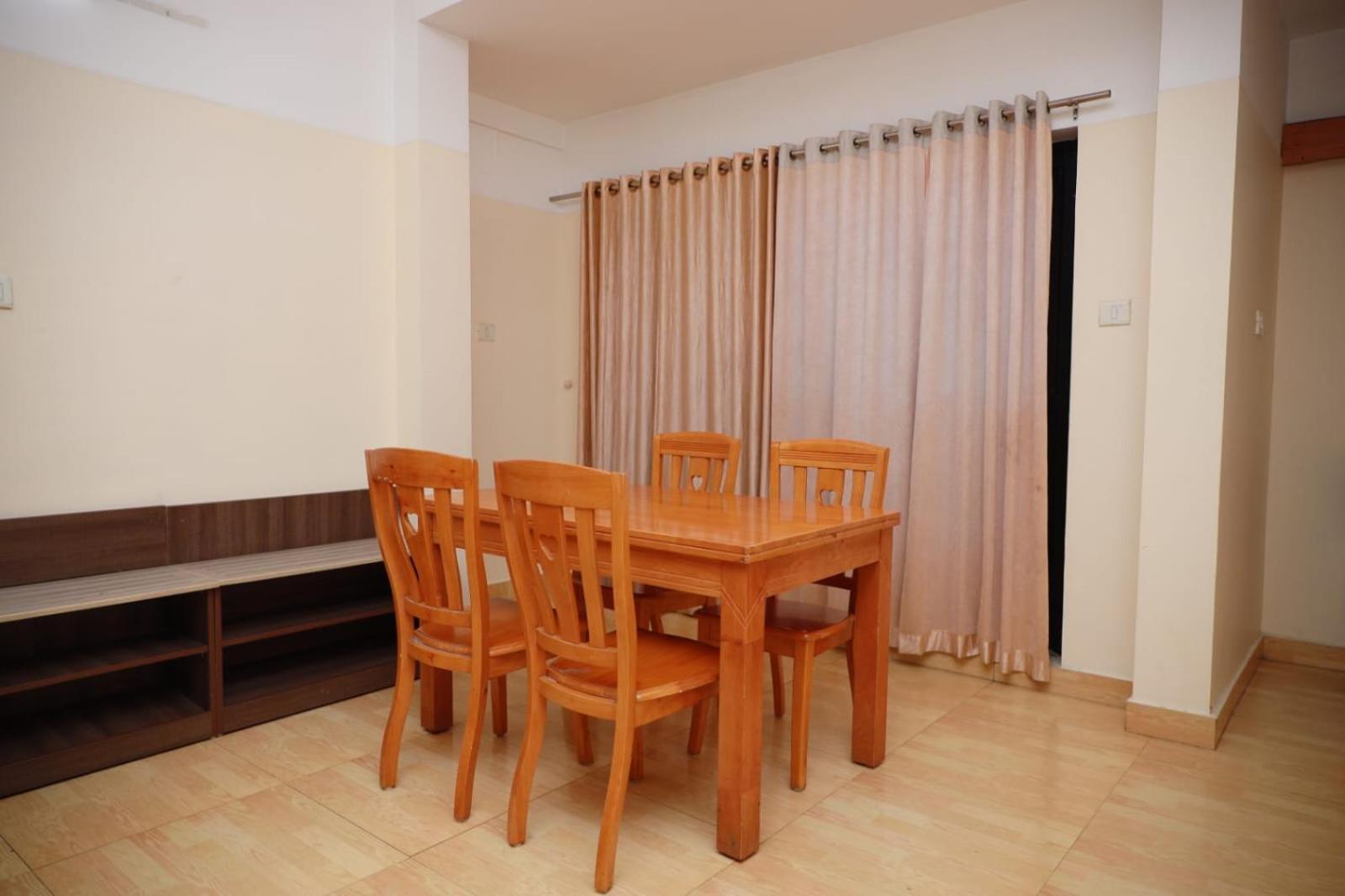 Hotel Tayas Trippapur Bagian luar foto