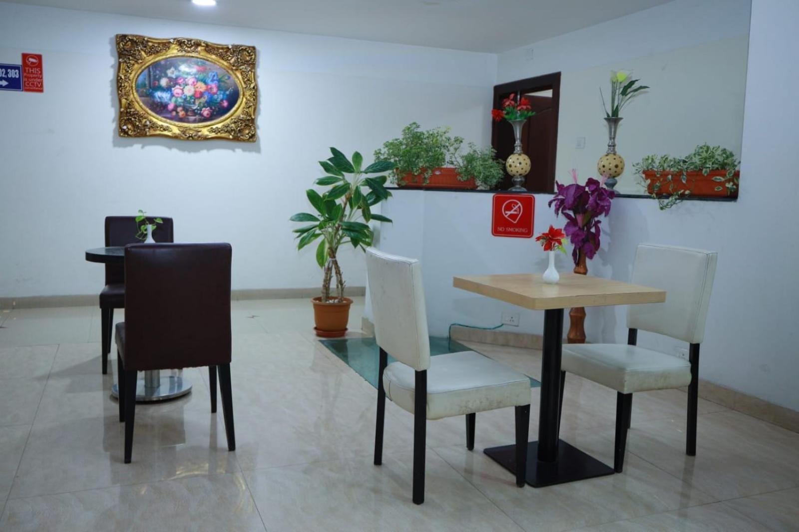 Hotel Tayas Trippapur Bagian luar foto
